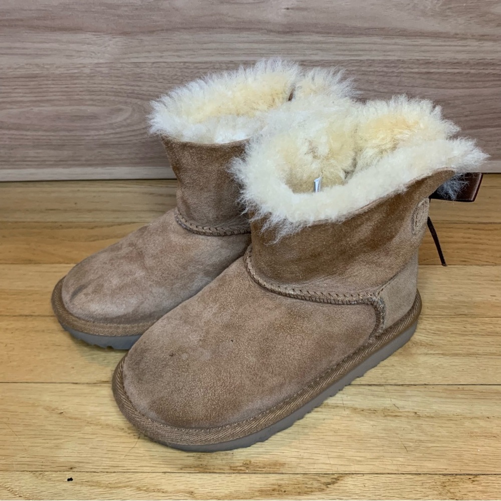 Ugg Mini Bailey Bow Kid's Boots in Chestnut - Size 11